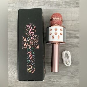 Wireless Handheld Bluetooth Karaoke Microphone
New in the box